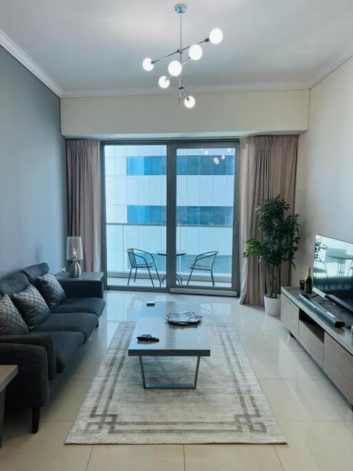 1 Bed Apartment With Sea View, Pool, Gym & Free Parking In Dubai Marina Exterior photo